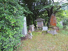 図３, 平家の落人（平谷に残る平知度の墓）, 画像03.jpg